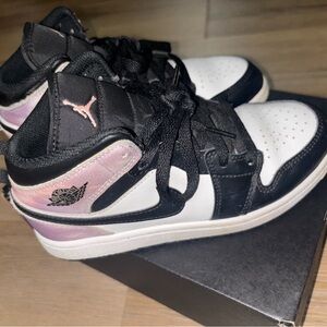Jordan 1 Mid SE Black and Coral Sneakers
